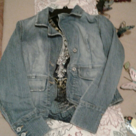 Jean jacket - Picture 1 of 3